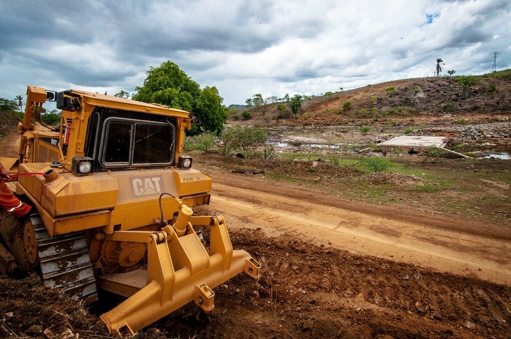 Máquinas pesadas abrem novo trajeto da BA-120, etapa essencial à obra da barragem - Foto Lucas França