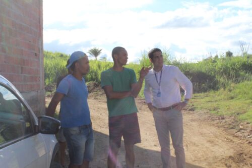 O presidente Ivan Maia, discutiu os detalhes da obra com alguns moradores da Rua Nossa Senhora das Graças.